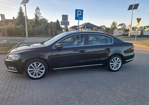 Volkswagen Passat cena 40500 przebieg: 226318, rok produkcji 2011 z Iłowa małe 121